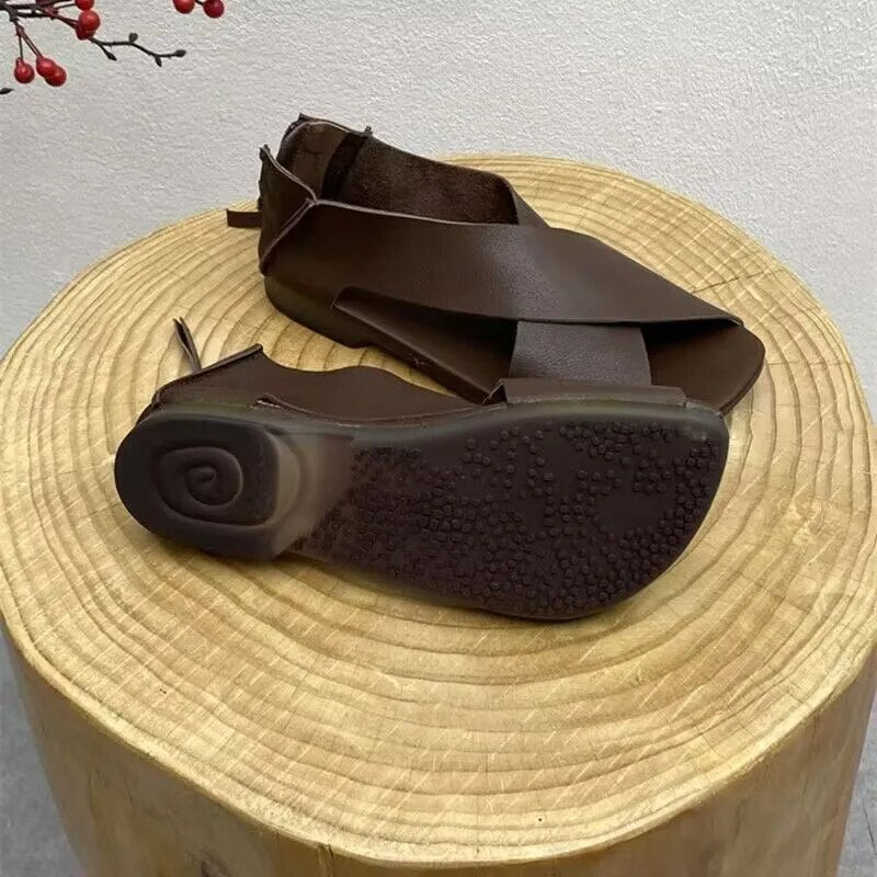 Indische Damen Sandalen Vintage-Stil, flach in Braun, ideal für Sommer und Freizeit.