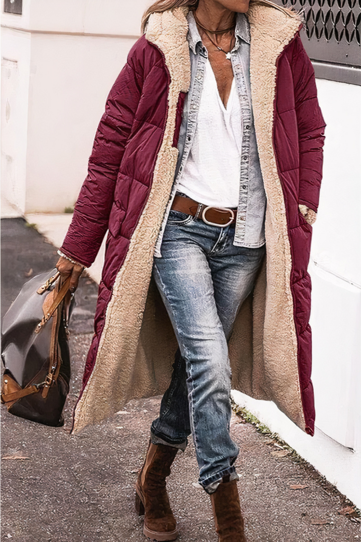 Rückenansicht der eleganten Damen Winterparka Nova, mit wärmendem Steppfutter. Wendbar Design.