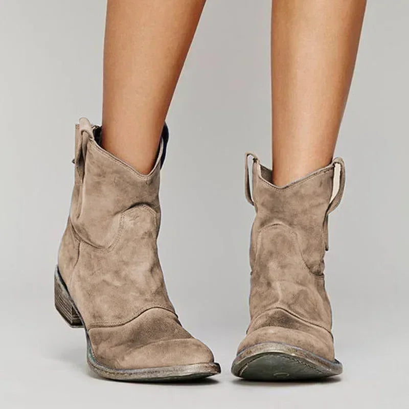 Elegante Damen Western Stiefeletten im Cowgirl Stil, modische braune Lederschuhe für Alltag und Freizeit.