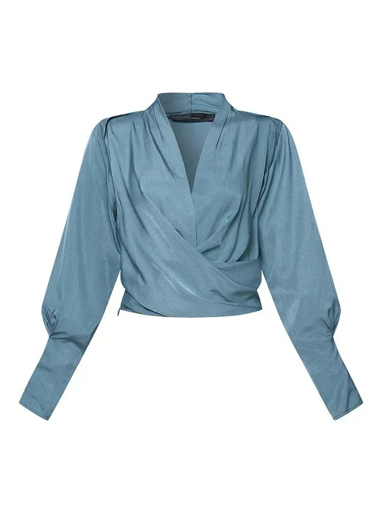 Elegante Damenbluse Elena mit V-Ausschnitt und Puffärmeln. Vielseitiges Frauen-Oberteil für Büro & Freizeit.