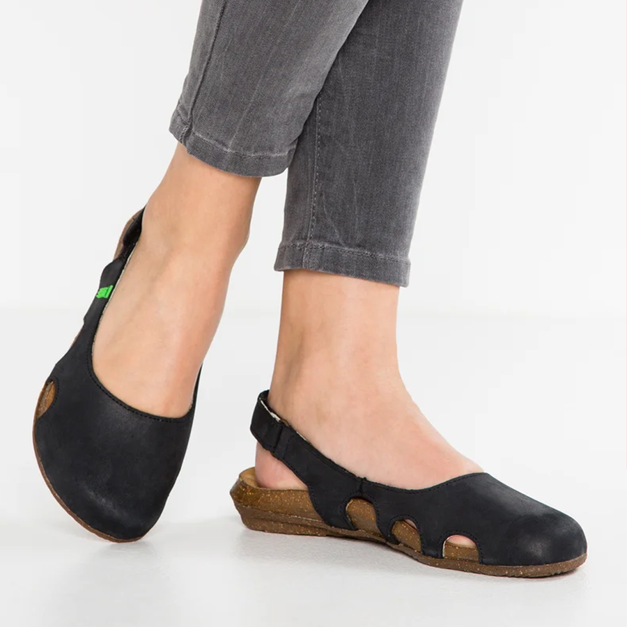 Elegante Damensandalen für warme Tage, leichte Sommerschuhe mit bequemer Passform.