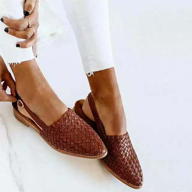 Elegante geflochtene Damen Ballerinas mit spitzer Kappe. Bequeme Slip-on Flats für Frühling & Sommer.