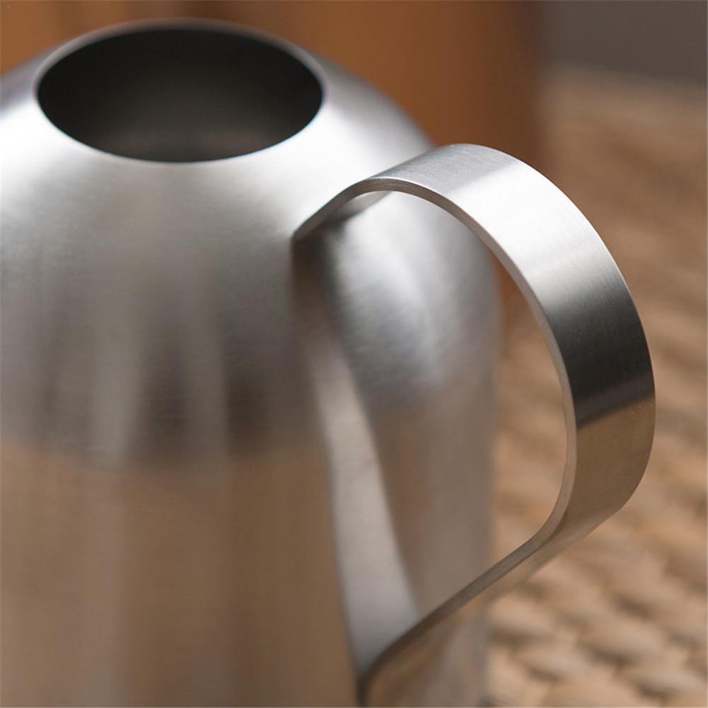 Moderne Gießkanne für Pflanzenpflege: 500ml, langer flexibler Ausguss, ideal für Indoor & Outdoor.