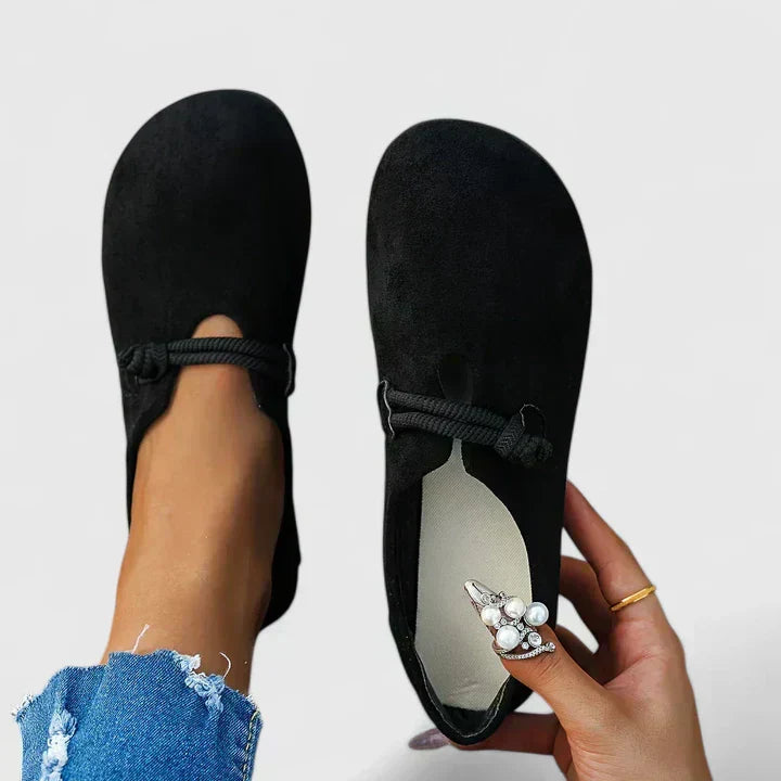 Schwarze Giulia Damen Slipper, Komfortschuhe für stilvollen Alltag. Flache, modische Damenschuhe für Freizeit.