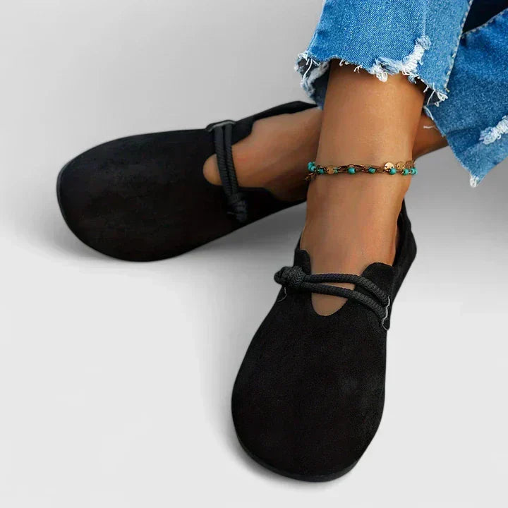 Beige Giulia Damen Slipper: stilvolle, elegante Freizeitschuhe. Modische Komfortschuhe für den täglichen Gebrauch.