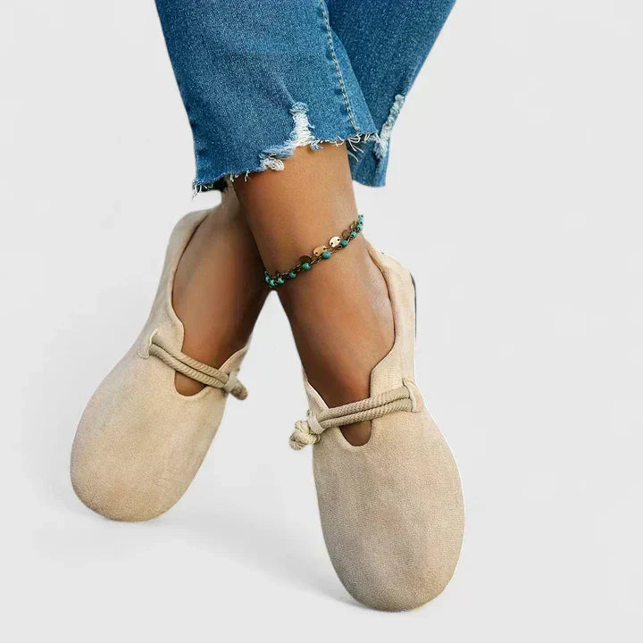 Modische Giulia Damen Slipper: elegante Freizeitschuhe in Schwarz. Komfortable, flache Damenschuhe für Stil.