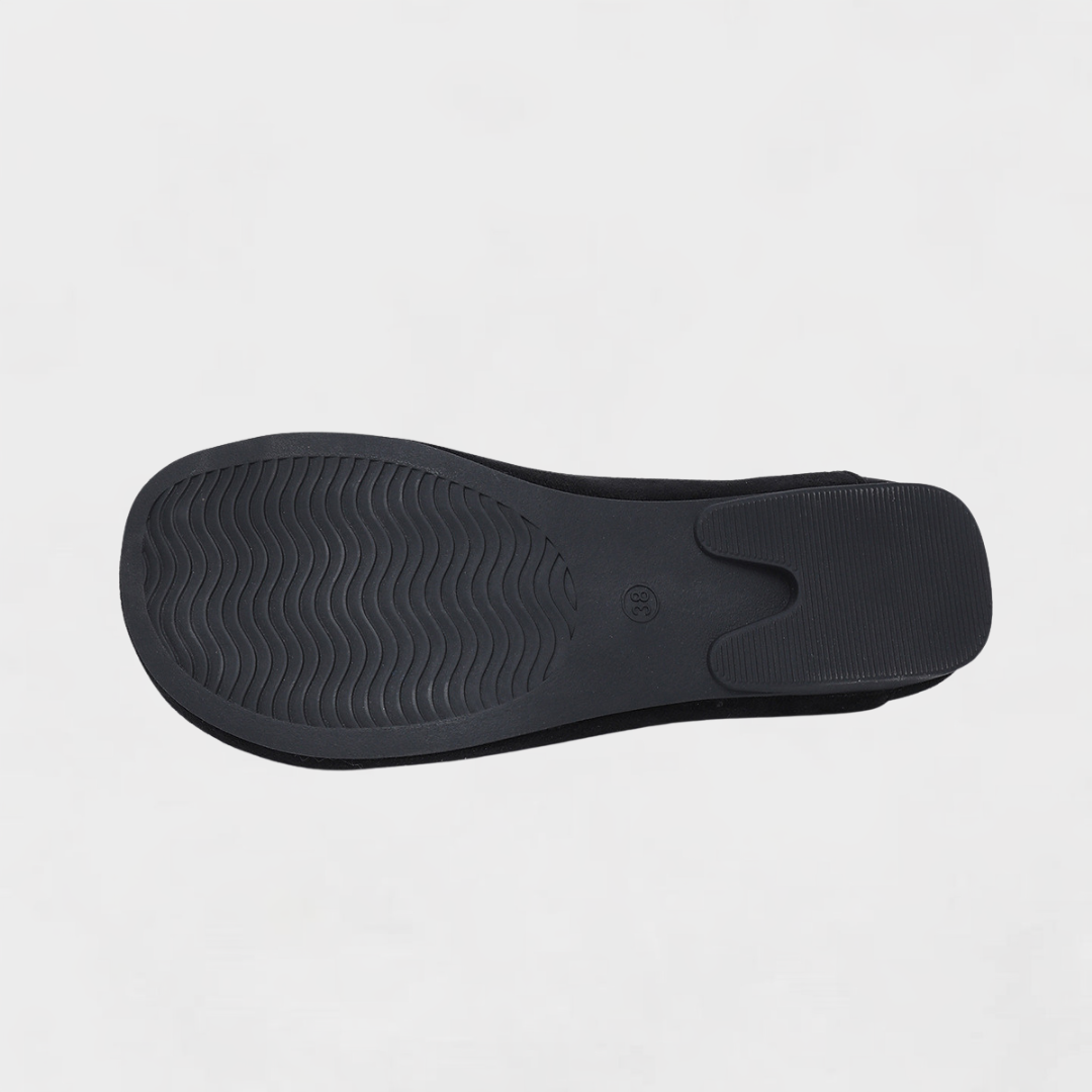 Giulia Komfortschuhe: bequeme Damen Slipper in Beige. Flache, stilvolle Freizeitschuhe für ultimativen Komfort.