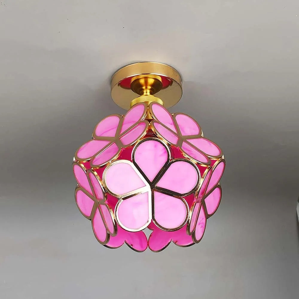 Einzigartige Innenbeleuchtung: Glas Deckenleuchte mit Blumenmuster & geschwungener Form.