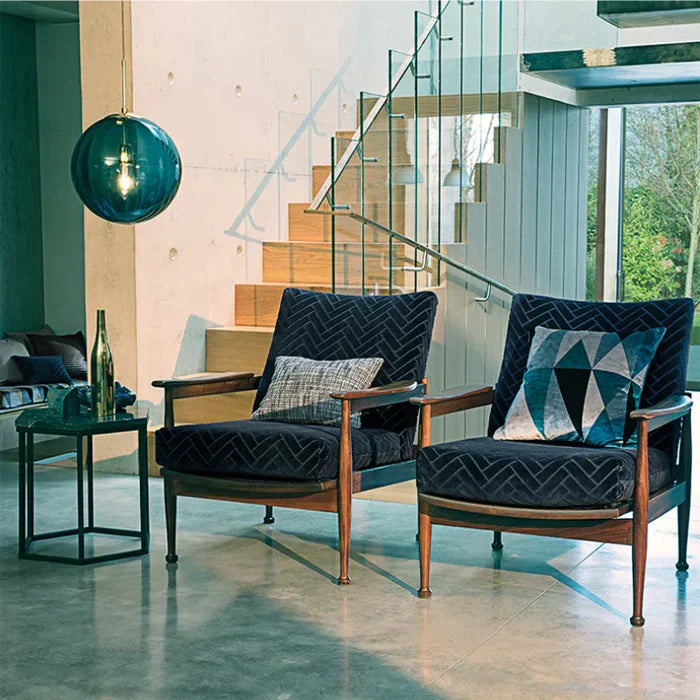 Stilvolle Pendelleuchte aus Glas, Kugelform, ideal für Esszimmer und Ambiente.