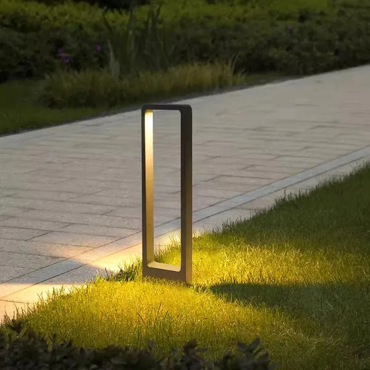 Robuste, wasserdichte 30cm LED Bodenleuchte. Perfekte moderne Gartenleuchte für jede Außenumgebung.