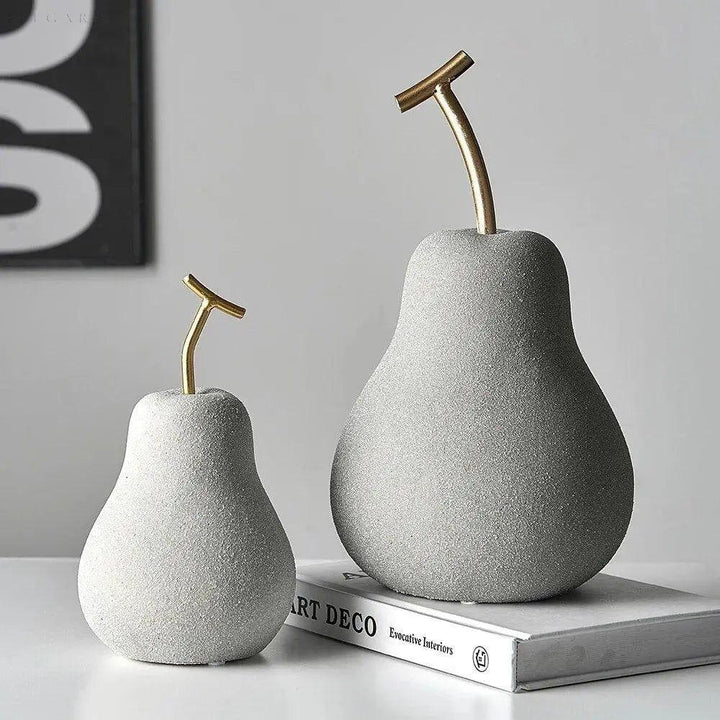 Elegante Birnen-Skulptur aus Harz, handgefertigt im Naturdesign, modern & ansprechend als Wohnaccessoire.