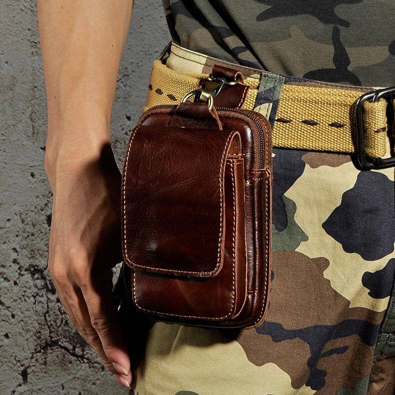 Dunkelbraune Herren Leder Bauchtasche, handgefertigt, langlebig und ideal für den urbanen Alltag.