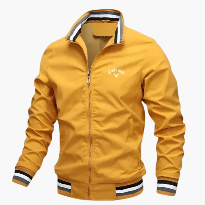 Detailansicht der modernen Herren Übergangsjacke. Elegant geschnitten, perfekt für Männer in Frühling und Herbst.