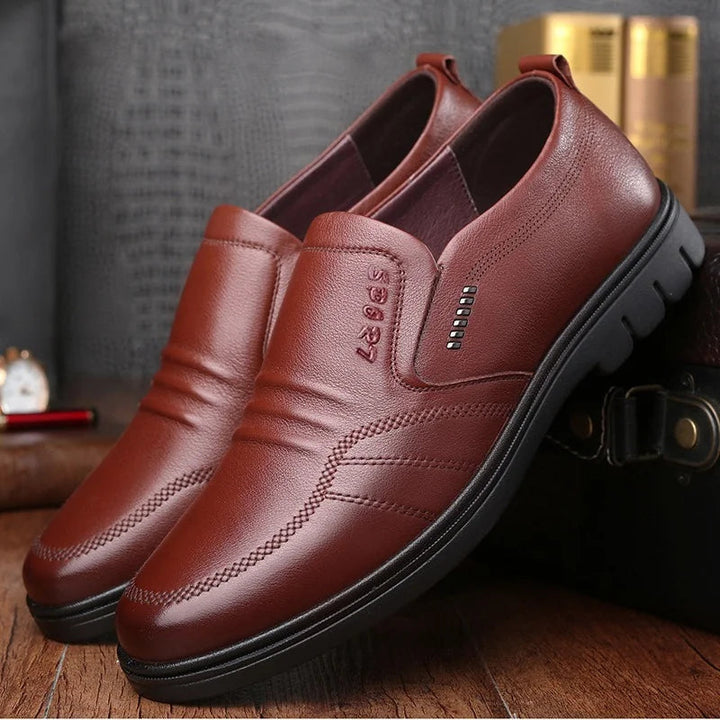 Komfortable Herrenschuhe Adam: Slipper für Business & Alltag, mit dämpfender, gepolsterter Sohle.