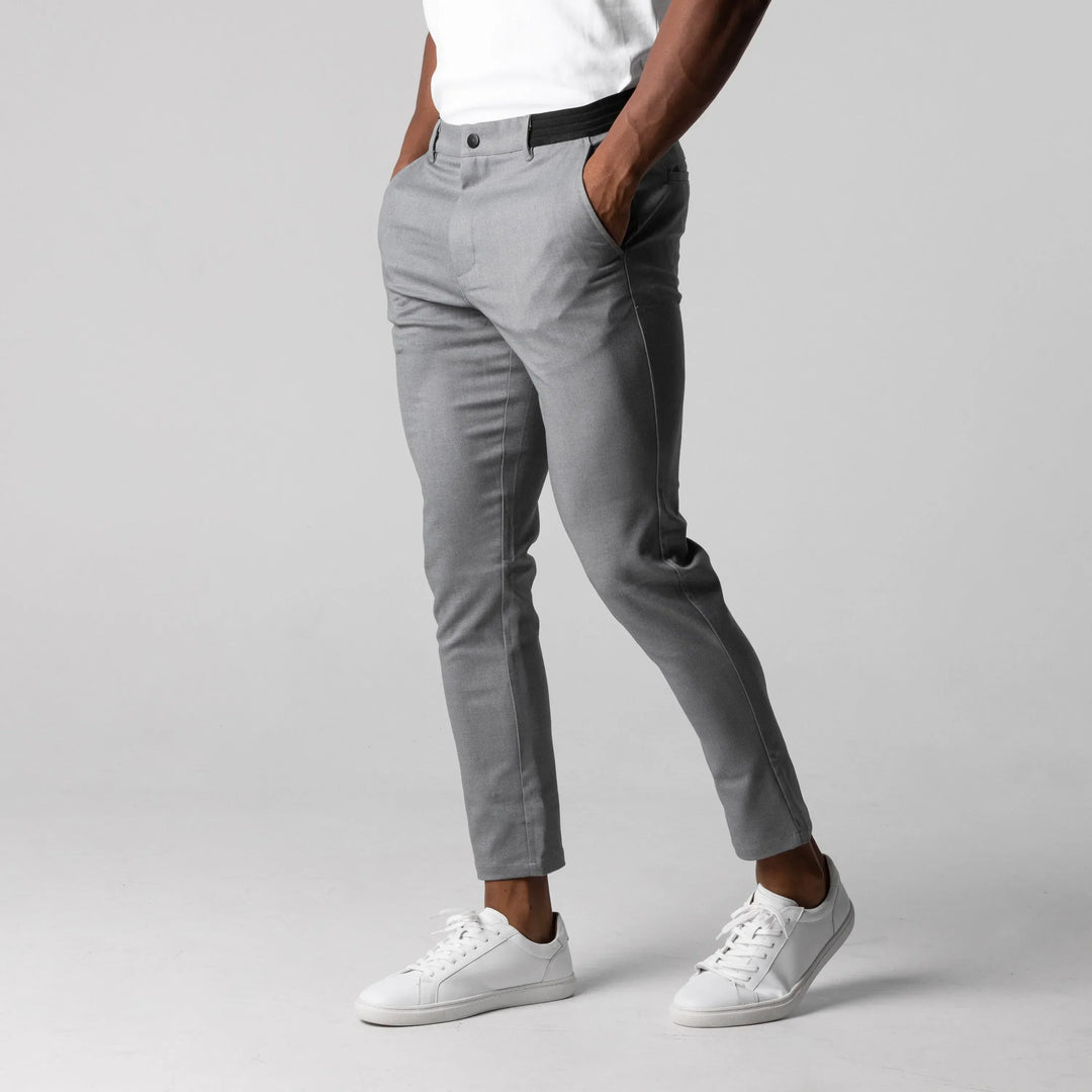 Elegante Herren Chino Hose in Slim Fit. Bietet höchsten Komfort für Business Casual und Freizeit.