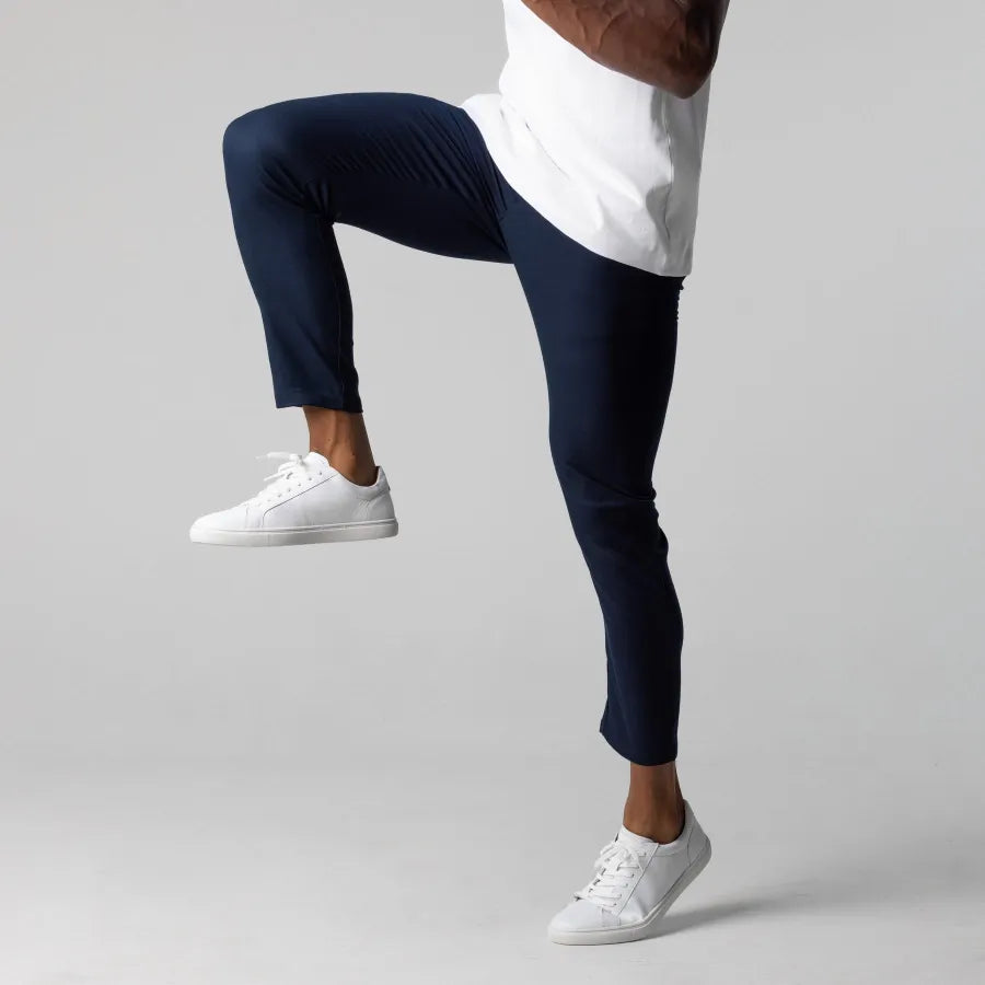 Stilvolle Herren Chino Hose, perfekt für maximalen Komfort. Elegant und vielseitig in verschiedenen Farben.