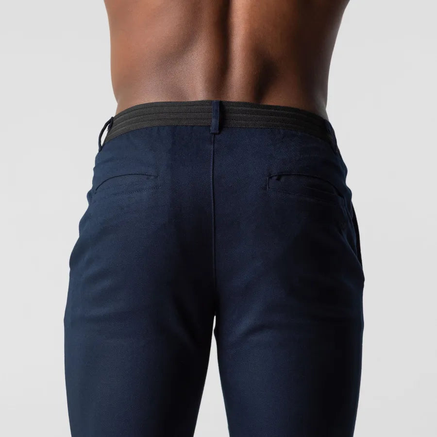 Slim Fit Chino Herrenhose, elegant und modern. Bietet eine perfekte Passform und hohen Tragekomfort.