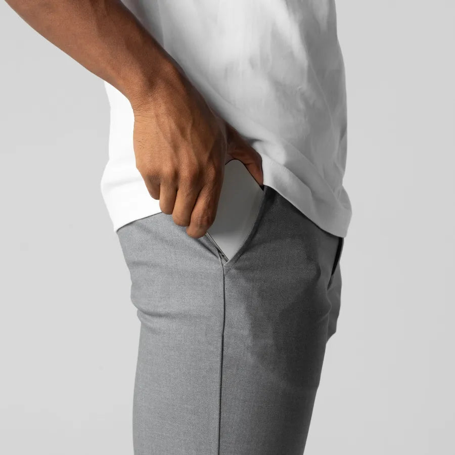 Dehnbare Slim Fit Chino Hose für Herren. Eine elegante Herrenhose, bequem für Business & Freizeit.