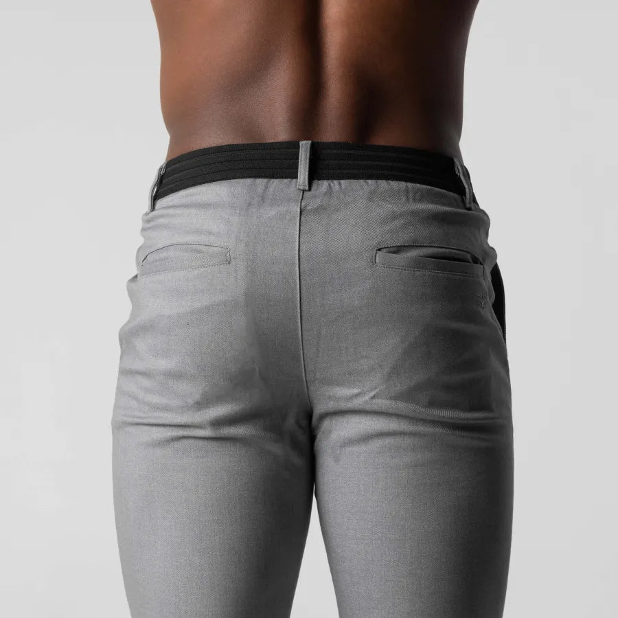 Elegante Herren Chino Hose, vielseitig für Business Casual Outfits und entspannte Freizeit-Looks.