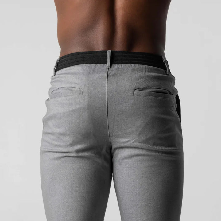 Elegante Herren Chino Hose, vielseitig für Business Casual Outfits und entspannte Freizeit-Looks.