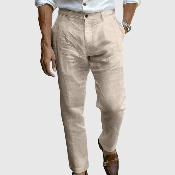 Komfortable Herren Freizeithose mit weitem Bein, eine luftige Sommerhose für entspannte Eleganz in der Herrenmode.