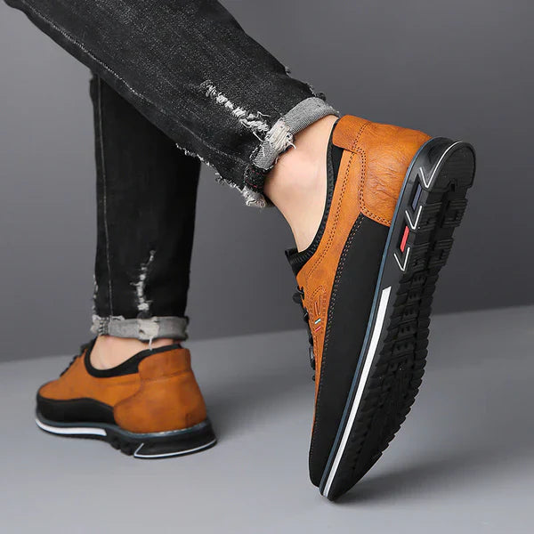 Nahaufnahme handgemachter italienischer Oxford Herrenschuhe. Exquisites Leder & meisterhafte Verarbeitung für Eleganz.