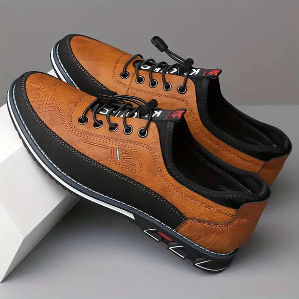 Seitliche Ansicht klassischer Herren Oxford-Schuhe. Stilvolles, elegantes Design für Business- & Freizeitschuh-Look.