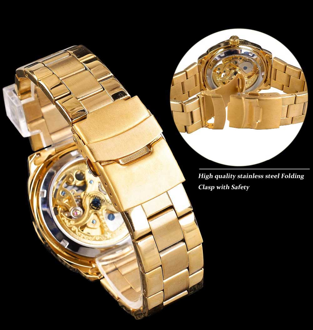 Nahaufnahme einer Skelett-Herrenuhr, zeigt detailliertes mechanisches Uhrwerk. Transparentes Zifferblatt, modernes Design.
