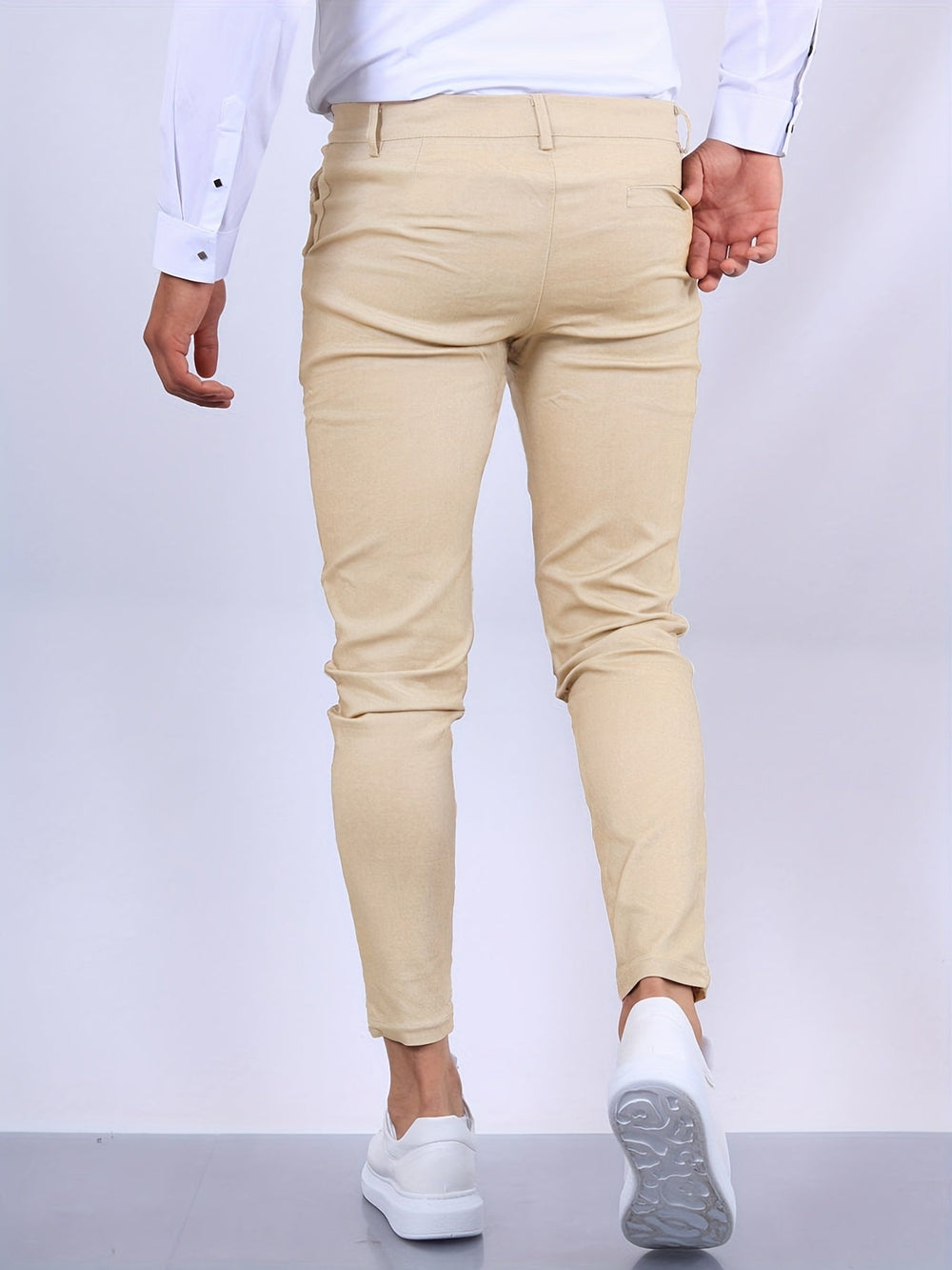 Vielseitige Slim Fit Herrenhose, ideal für den modernen Mann. Bietet Komfort und Stil für Büro & entspannte Anlässe.