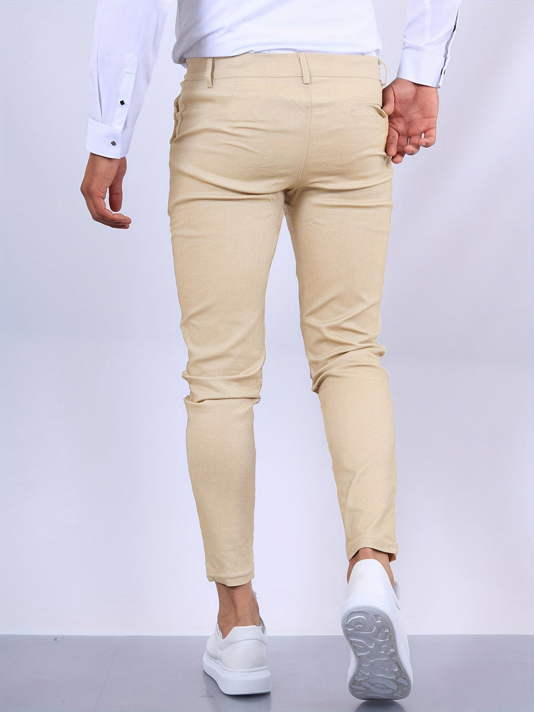 Vielseitige Slim Fit Herrenhose, ideal für den modernen Mann. Bietet Komfort und Stil für Büro & entspannte Anlässe.