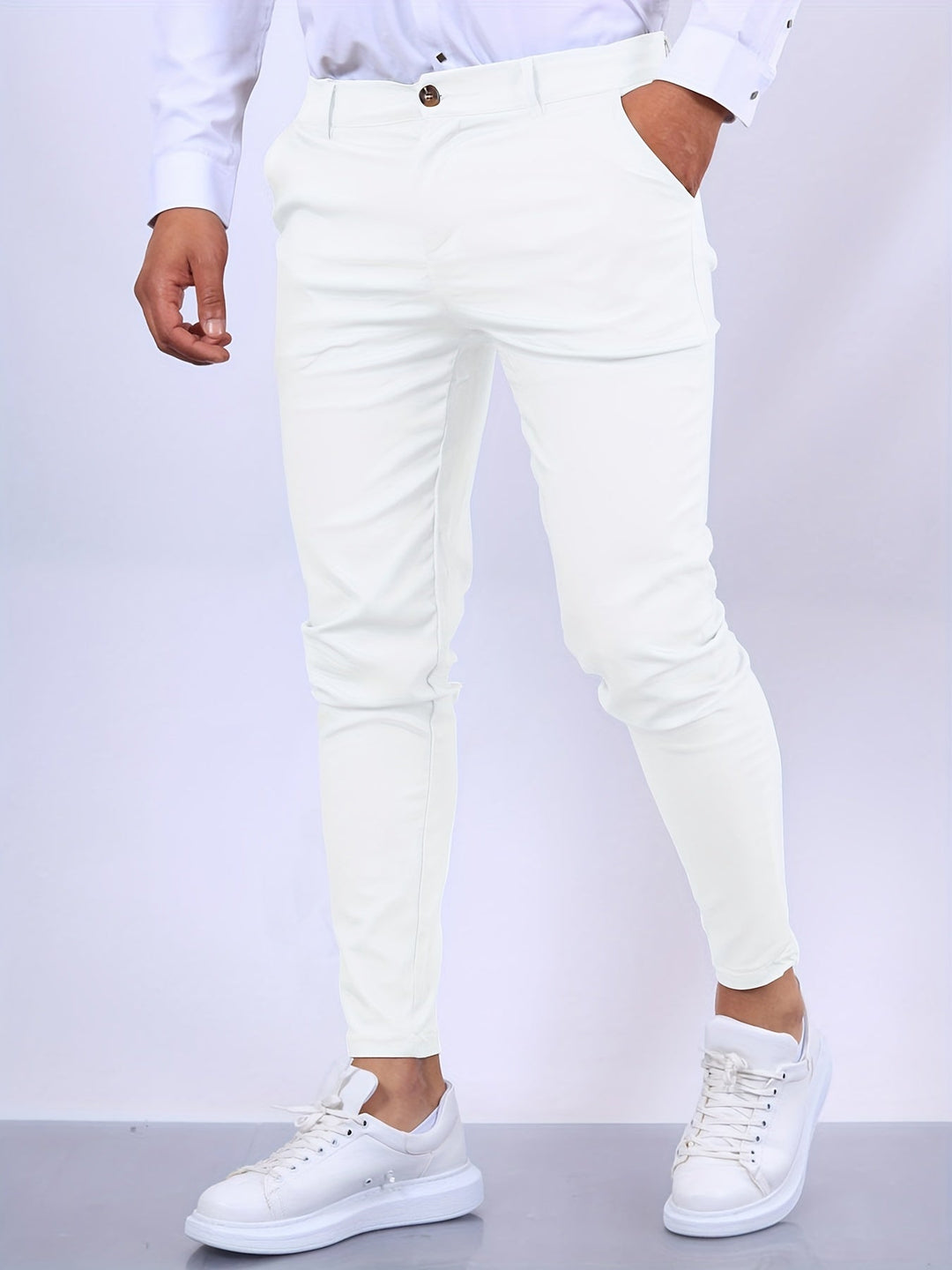 Business Slim Fit Herrenhose in Dunkelblau. Eleganter Stil und bequeme Passform für einen professionellen Auftritt.