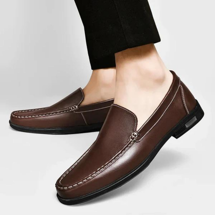 Premium Leder-Slipper für Herren von Emilio, Made in Italy, zeitloser Charme & hoher Tragekomfort.