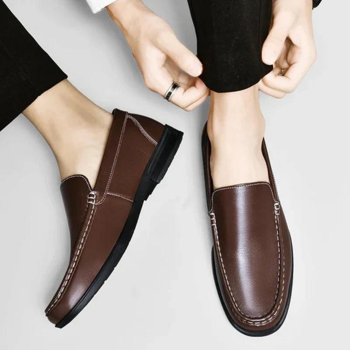Bequeme Leder-Slipper für Herren "Emilio", atmungsaktiv & elegant, ideal für lange Tage im Büro oder Freizeit.