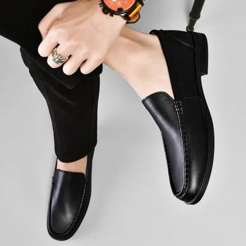 Stilvolle Emilio Herren Slipper aus Glattleder, elegante Form, komfortabel für Business & Freizeit.