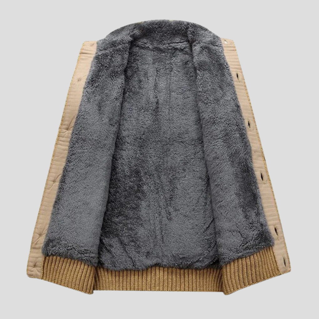 Komfortabler Herren Cardigan mit Knopfleiste und langen Ärmeln, vielseitig für Freizeit und Büro im Winter.
