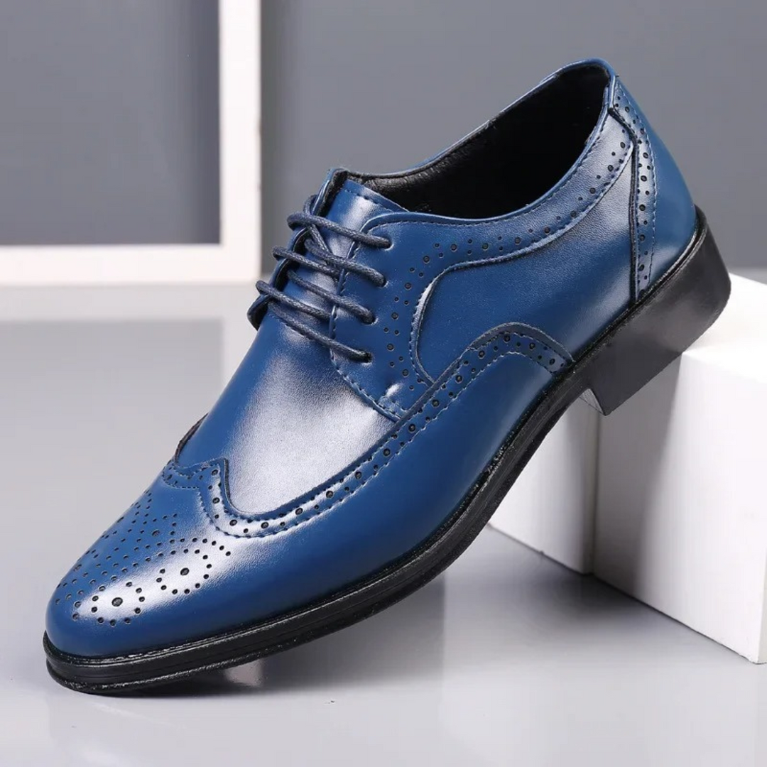 Rückenansicht: Elegante Herren Wingtip-Schnürschuhe "Sebastian" mit schlankem Profil, ideal für Anzugträger.