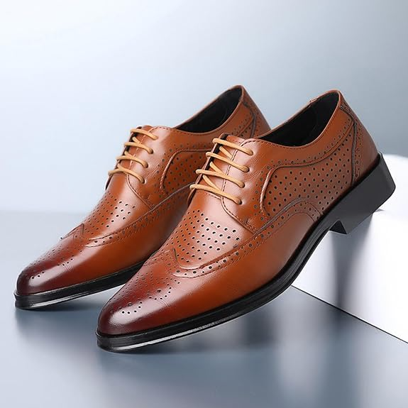 Detailansicht: Hochwertige Leder Herren Wingtip-Schnürschuhe "Sebastian" mit markantem Brogue-Muster.