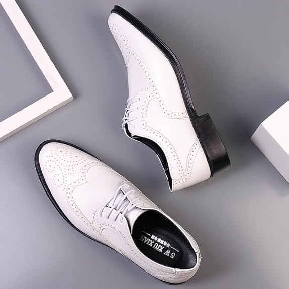 Edle Herren Wingtip-Schnürschuhe "Sebastian" aus Glattleder, perfekt für Business-Looks & elegante Outfits.