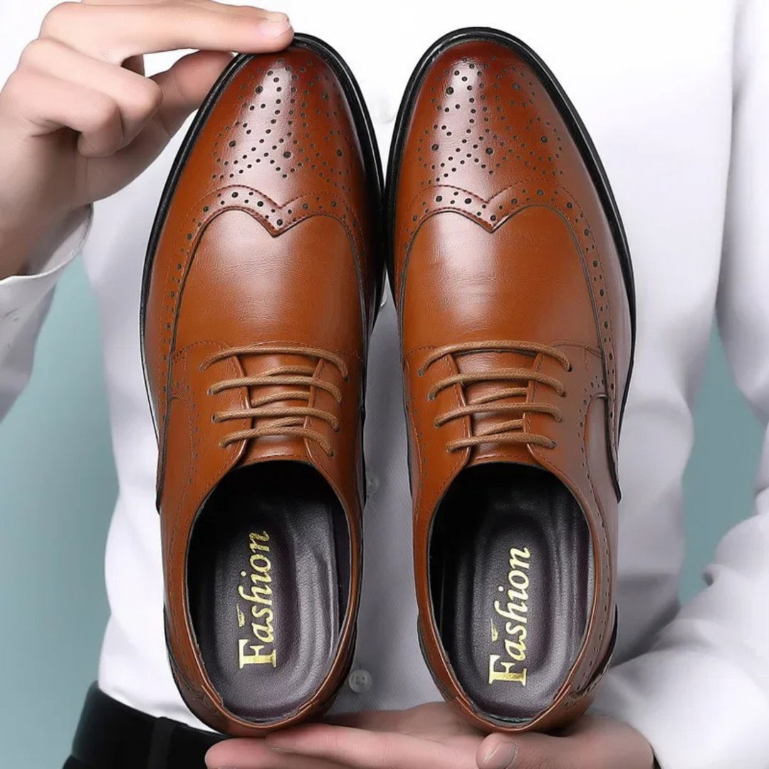 Paar elegante Herren Wingtip-Schnürschuhe "Sebastian" aus hochwertigem Leder für Business & feierliche Anlässe.