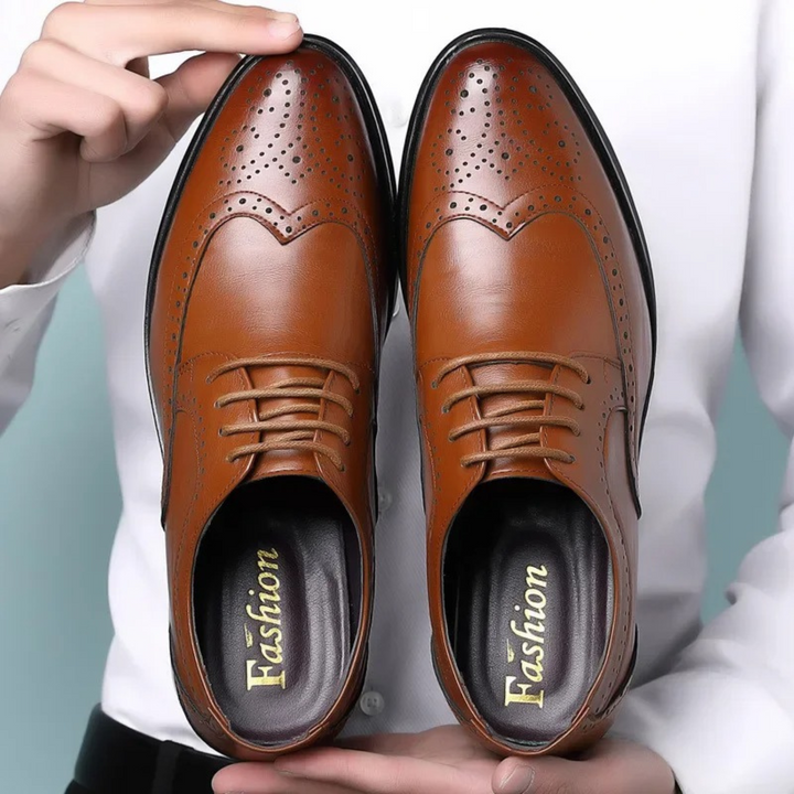 Paar elegante Herren Wingtip-Schnürschuhe "Sebastian" aus hochwertigem Leder für Business & feierliche Anlässe.