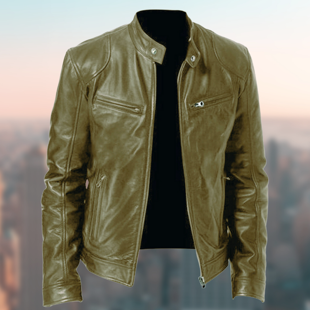 Mann trägt elegante braune Herrenjacke. Klassischer Stil, modische Oberbekleidung für jede Gelegenheit.