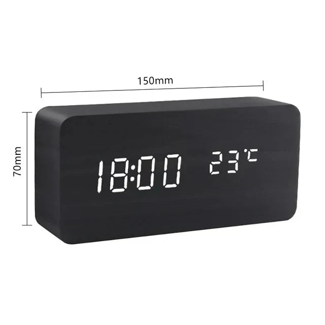 Moderne Bürouhr aus Holz mit LED-Display, Sprachsteuerung & praktischer Temperaturanzeige.