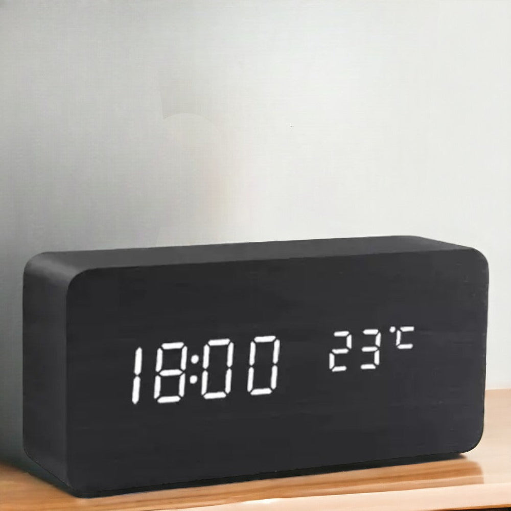 Moderne digitale Holzuhr in Holzoptik mit klarem LED-Display & Sprachsteuerungsfunktion für Ihr Zuhause.