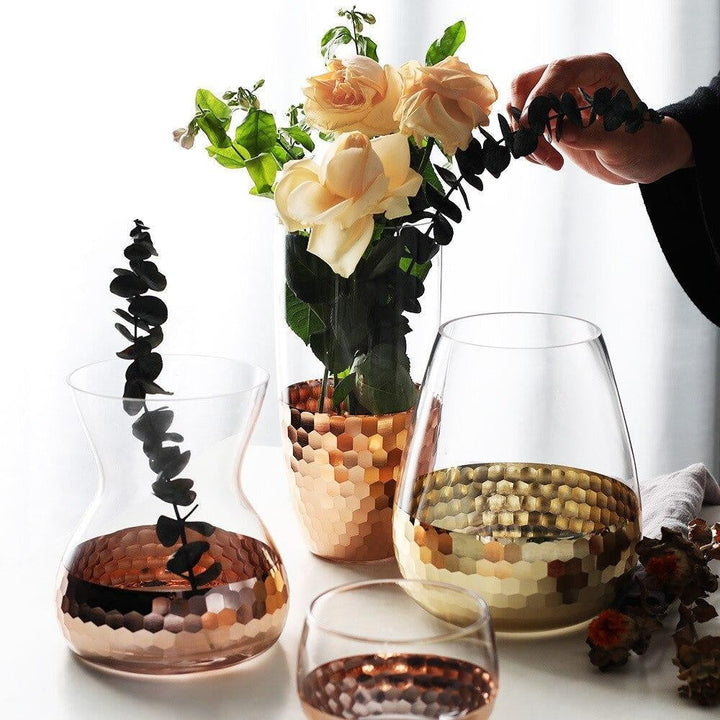 Dekorative Blumenvase Honigwaben-Design, ideal für frische Blumen und elegante Inneneinrichtung.