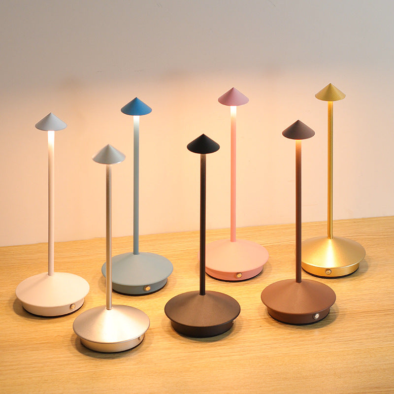 Dimmbare kabellose LED Tischlampe, akkubetrieben, schafft gemütliches Stimmungslicht für Innen & Außen.