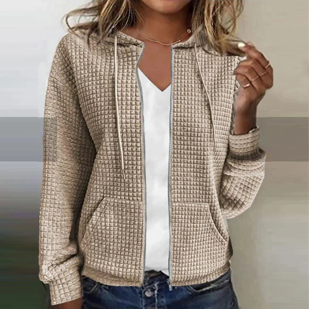 Stylische karierte Freizeitjacke für Damen, ideal für urbane Streetwear und lässige Looks.