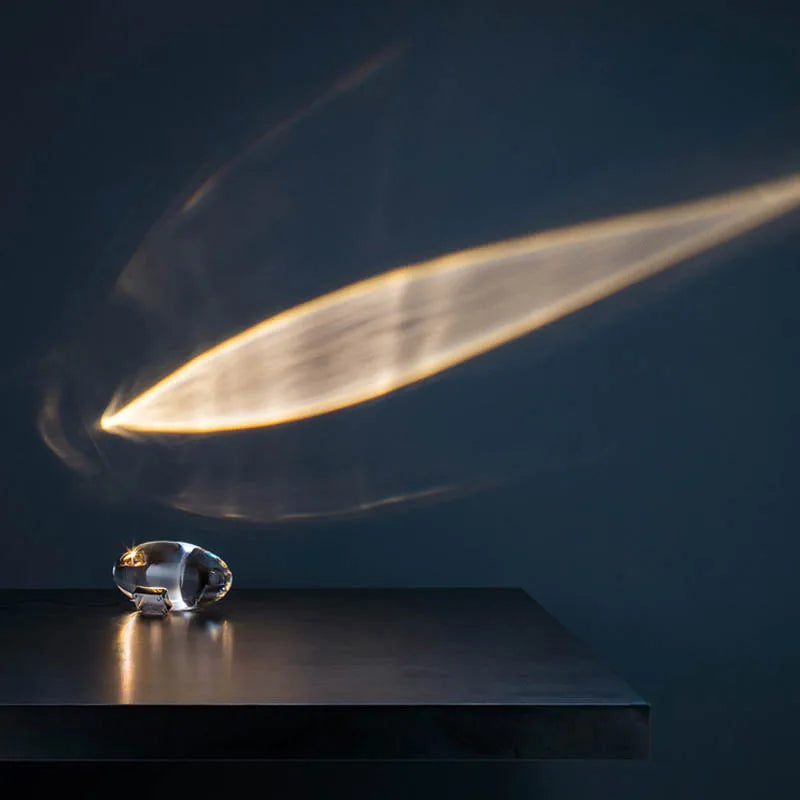 Dekorative LED Kristall-Nachtlampe projiziert Sterne, ideal als Schlafzimmerlampe und Lichtprojektor.