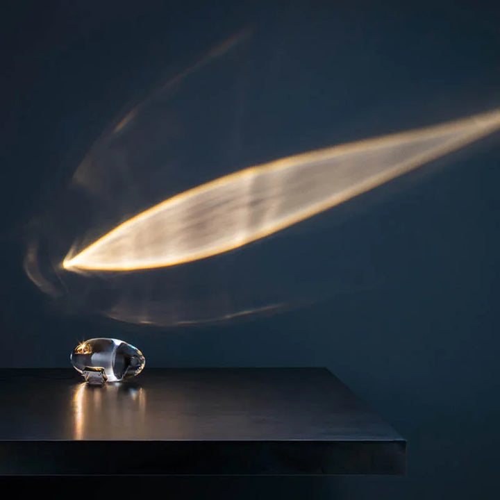 Dekorative LED Kristall-Nachtlampe projiziert Sterne, ideal als Schlafzimmerlampe und Lichtprojektor.
