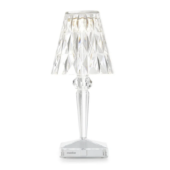 Funkelnde Designlampe aus Kristall für eine glamouröse Raumgestaltung. Ein wahres Schmuckstück.