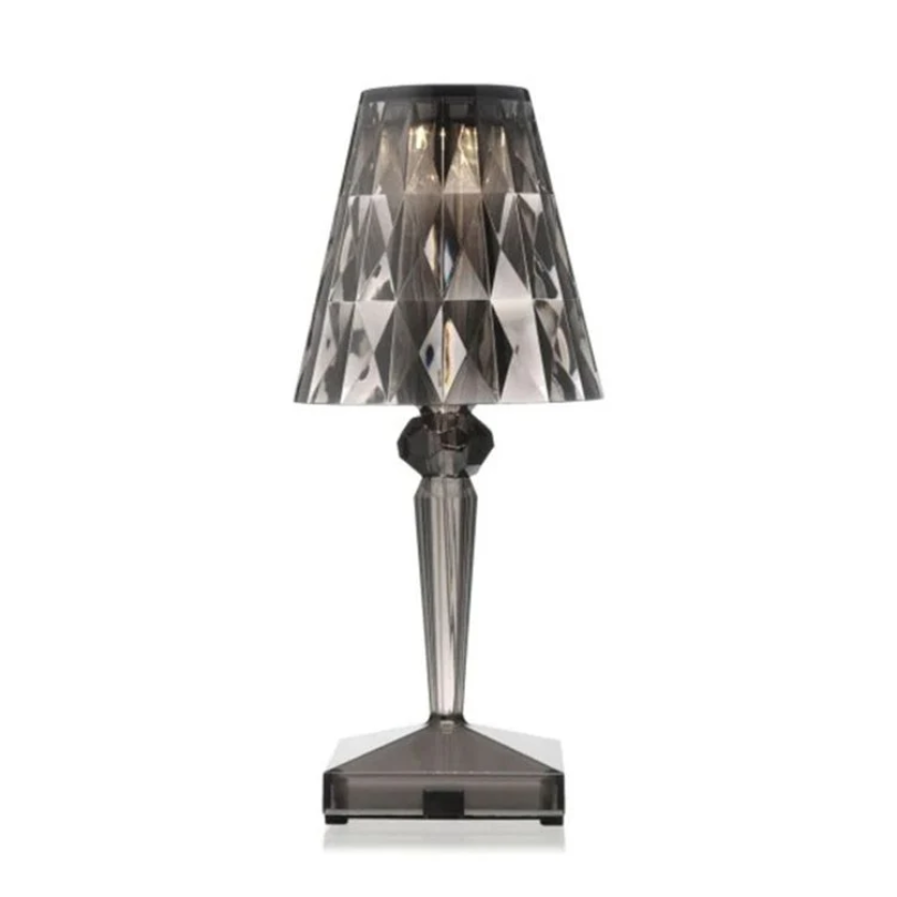 Moderne Kristalllampe, ein Blickfang für Ihr Zuhause. Perfekt als Akzentbeleuchtung im Wohnzimmer.